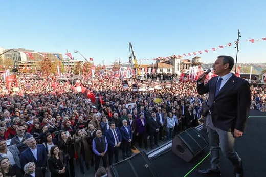 Özgür Özel, Beşiktaş Meydanından iktidara yüklendi